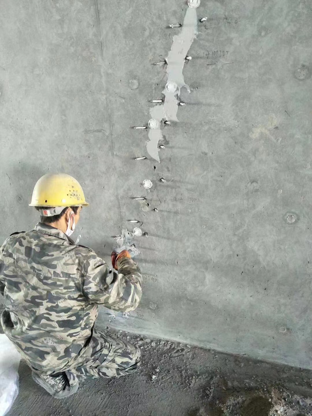 德安混凝土楼板裂缝加固施工的方案